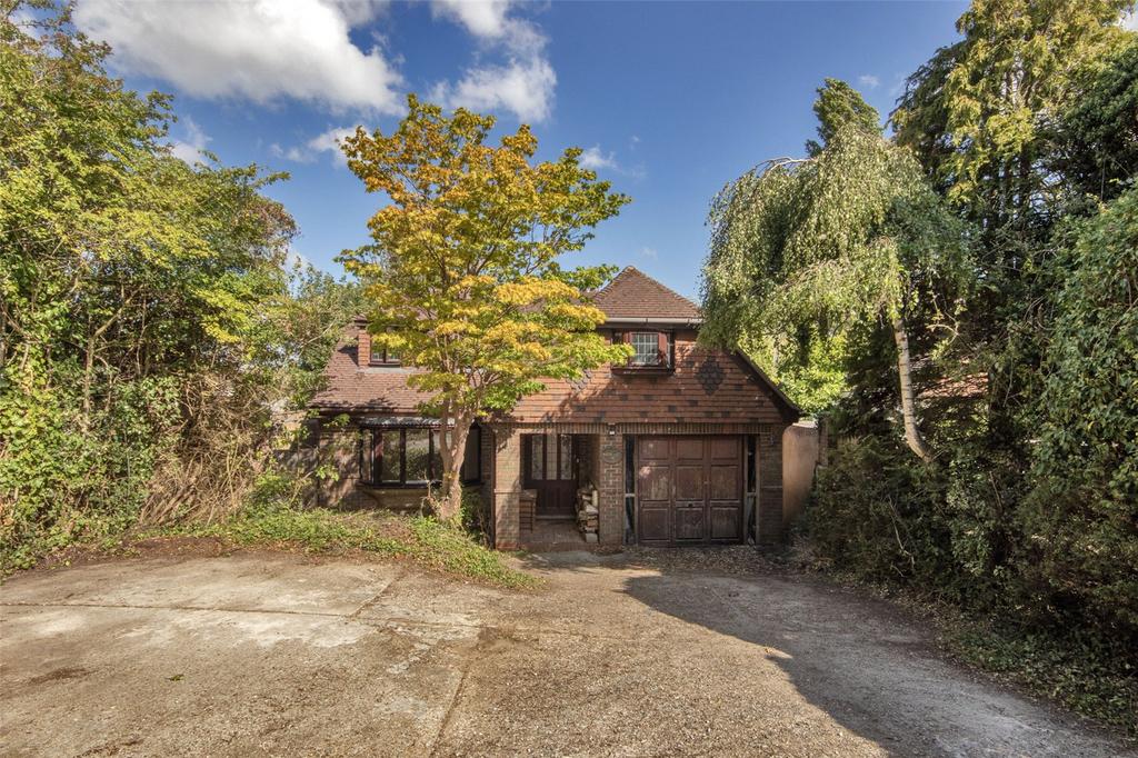 Finding Simple Integrals Hottsfield, Hartley, Kent, DA3 4 bed detached house for sale - £725,000