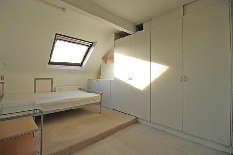 Studio to rent, The Grove, Isleworth, TW7