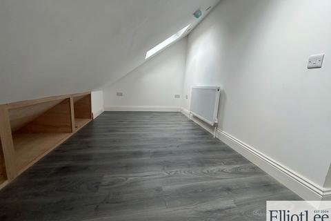 3 bedroom maisonette to rent, Somerset Road, Southall UB1
