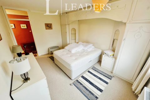 2 bedroom flat to rent, Westberry Court, CB3