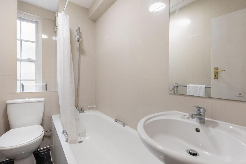 Apartment in London, City of Westminster - More