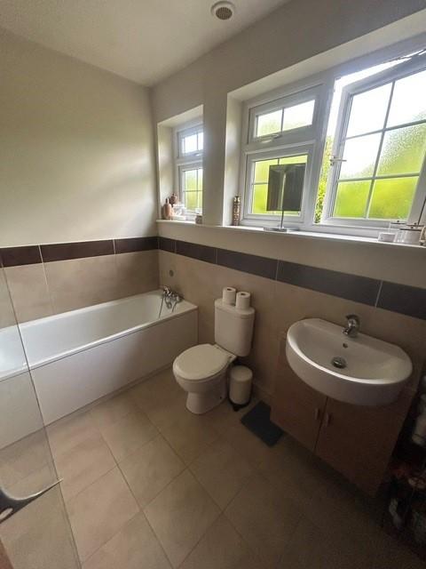 House in Purley - View 5