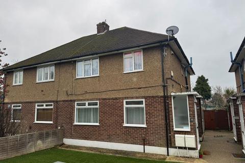 2 bedroom ground floor maisonette to rent, Staines Road, Feltham, TW14