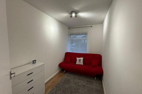 2 bedroom ground floor maisonette to rent, Staines Road, Feltham, TW14
