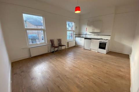 Studio to rent, Grafton Road, Bedford, MK40