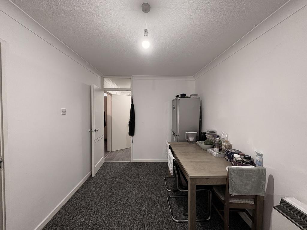 Apartment in Cambridge, Cambridgeshire - View 2
