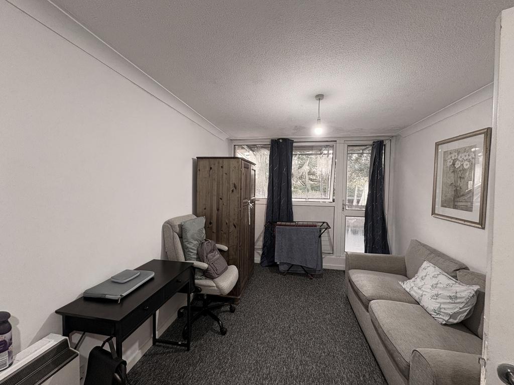 Apartment in Cambridge, Cambridgeshire - View 3