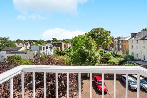 3 bedroom flat for sale, Friars Stile Road, TW10