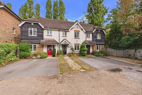 3 bedroom terraced house to rent, Beechfield Place, Maidenhead, Berkshire, SL6