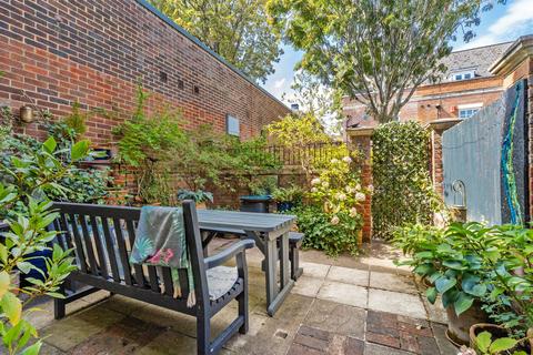 3 bedroom terraced house for sale, Parchment Street, Winchester, SO23