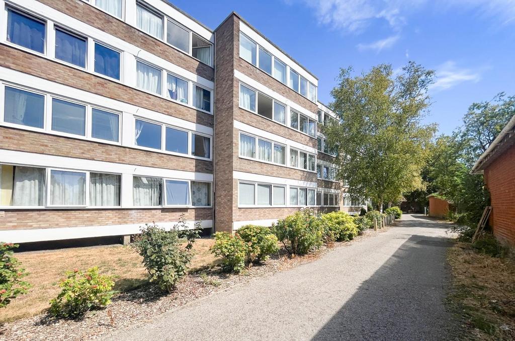 Apartment in Cambridge - View 5