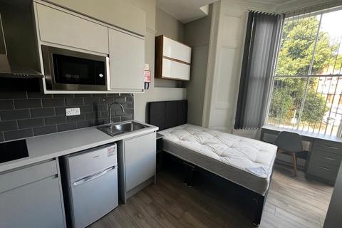1 bedroom house to rent, Walter Road, City Centre, Swansea