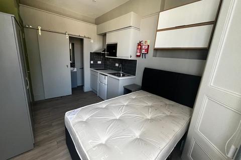 1 bedroom house to rent, Walter Road, City Centre, Swansea
