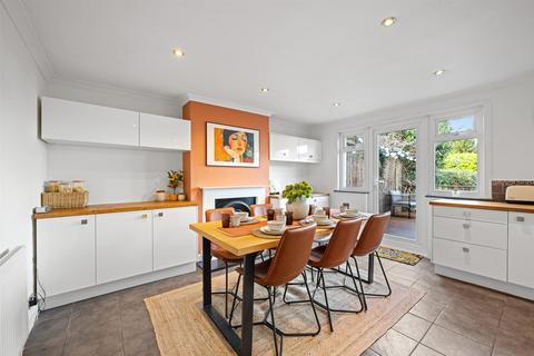 3 bedroom semi-detached house for sale, Chinbrook Road, London