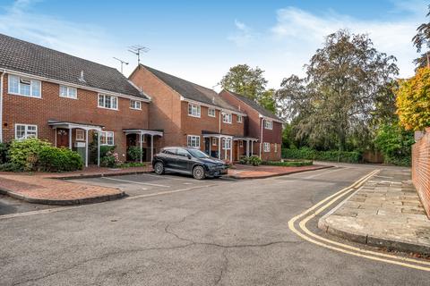 2 bedroom terraced house to rent, Elmhurst Court, Guildford, GU1