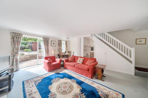 2 bedroom terraced house to rent, Elmhurst Court, Guildford, GU1