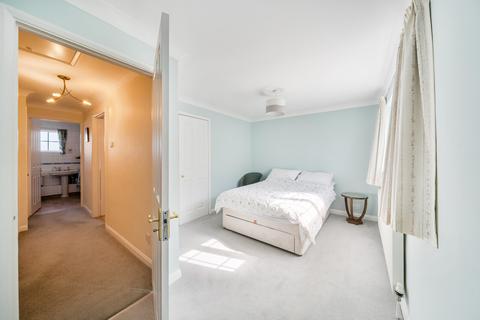 2 bedroom terraced house to rent, Elmhurst Court, Guildford, GU1