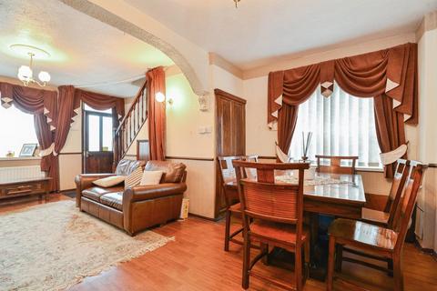 4 bedroom end of terrace house for sale, Bournemouth Avenue, Middlesbrough