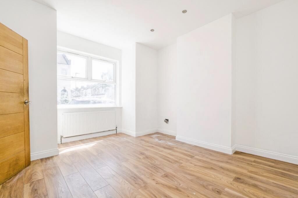 House in London - View 2