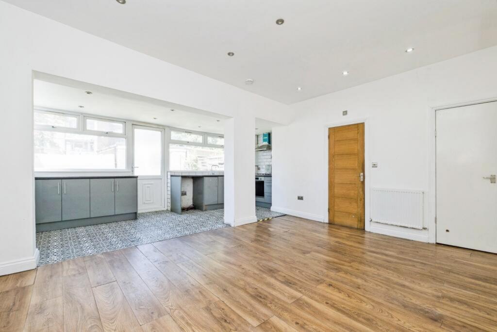 House in London - View 3