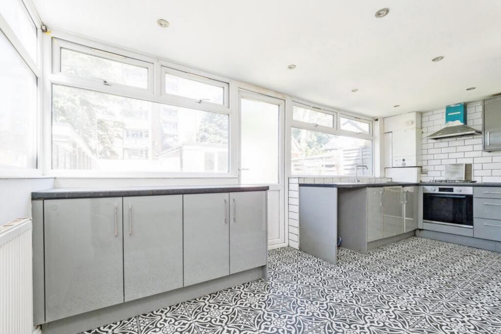 House in London - View 4