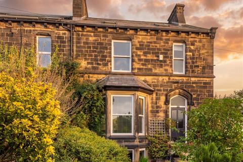 Kirk Lane, Leeds LS19