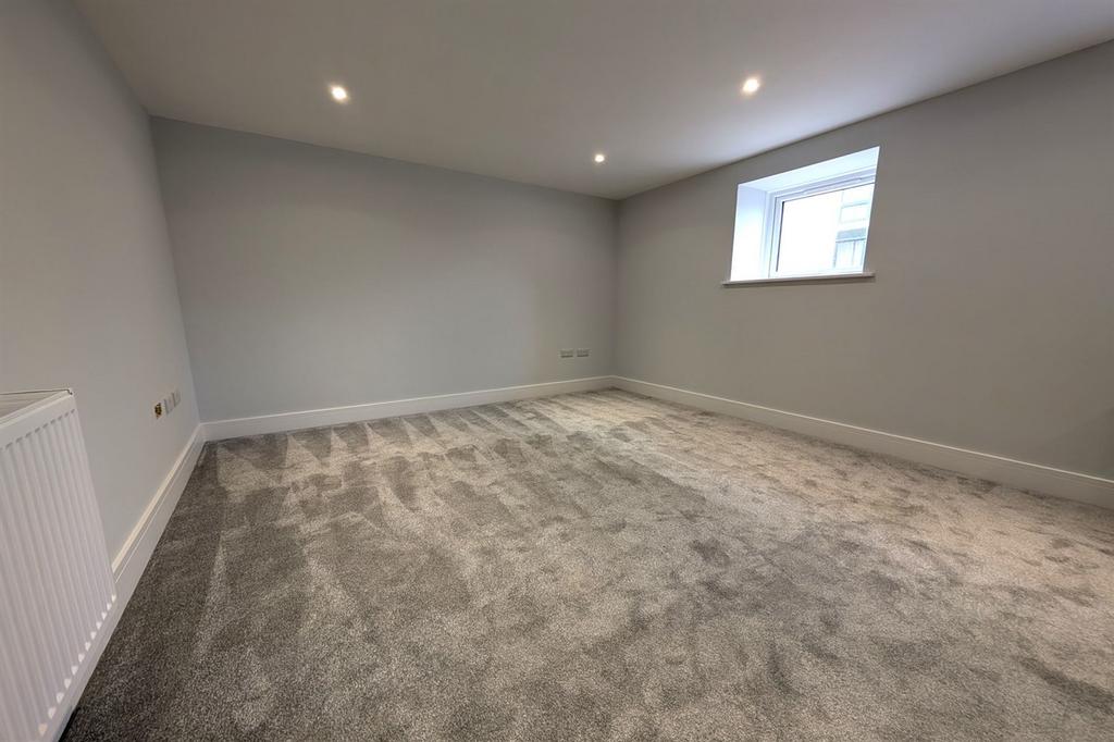 Apartment in Southampton - View 5