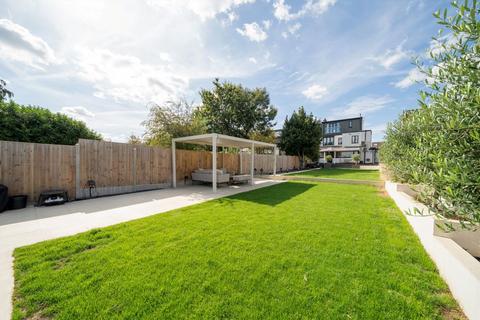 4 bedroom house to rent, Warren Road, London E11