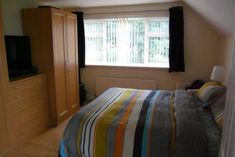 2 bedroom semi-detached house to rent, Bells Lane, Wordsley