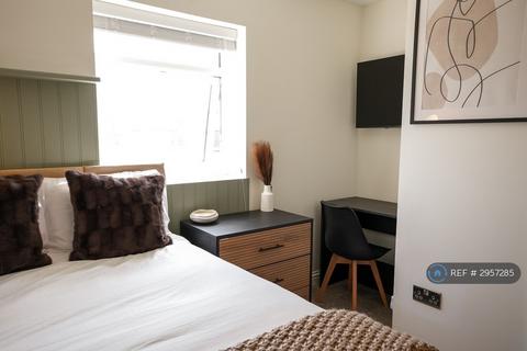 1 bedroom in a house share to rent, Walter Road, Swansea, SA1