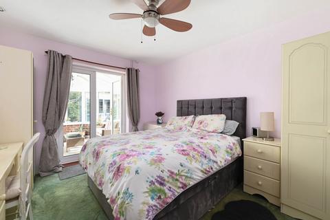 undefined, York Road, Farnborough, GU14
