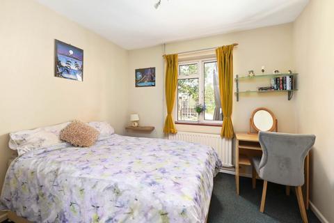 undefined, York Road, Farnborough, GU14