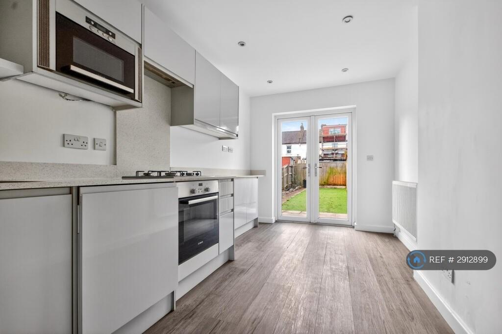 House in Croydon - View 3
