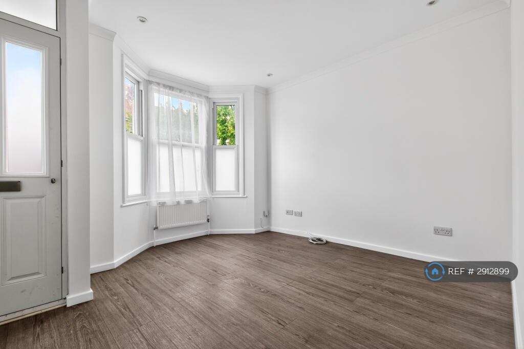 House in Croydon - View 5