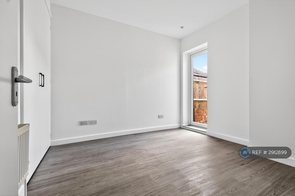 House in Croydon - More