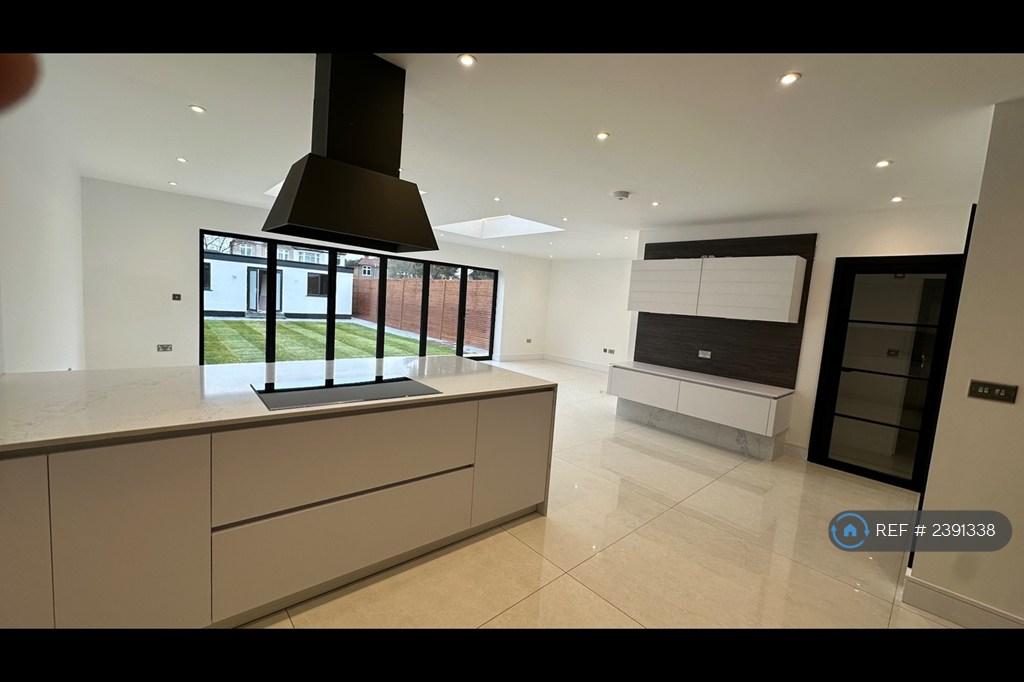 House in Surbiton - View 5