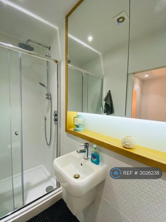 Apartment in London - View 3