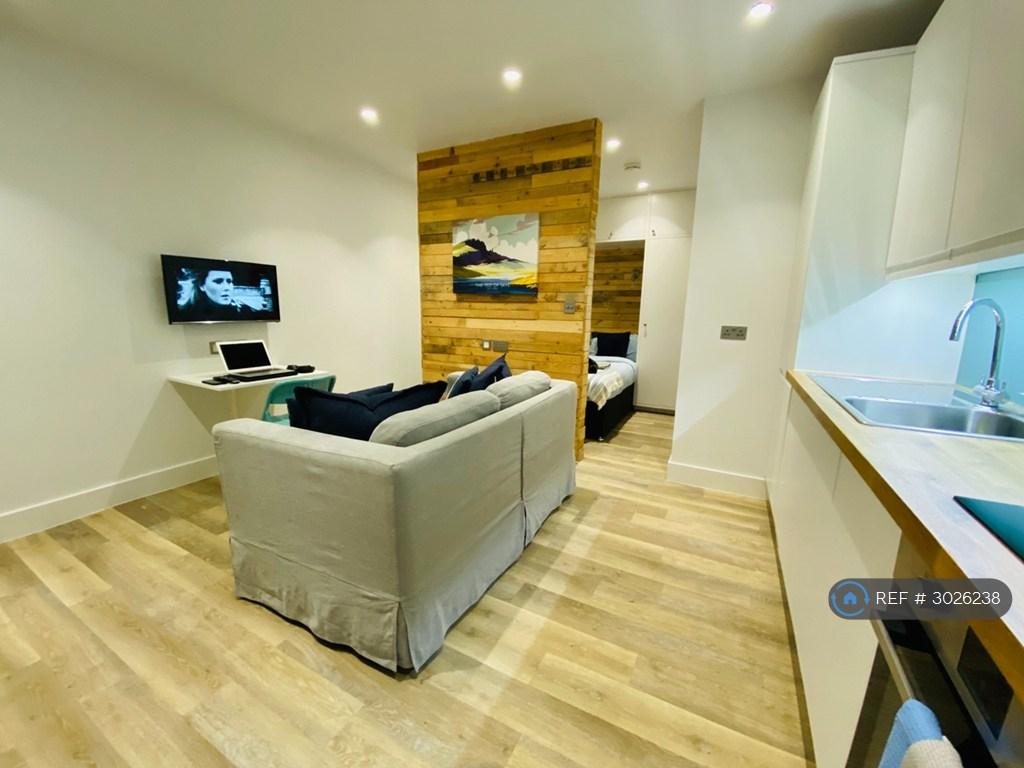 Apartment in London - View 5