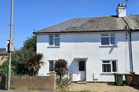 3 bedroom terraced house to rent, Alexandra Road, Ashford, TW15