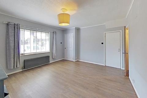 3 bedroom terraced house to rent, Alexandra Road, Ashford, TW15