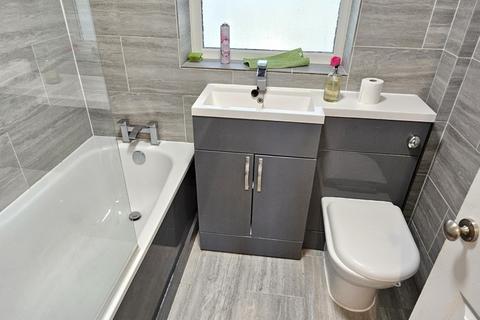 3 bedroom terraced house to rent, Alexandra Road, Ashford, TW15