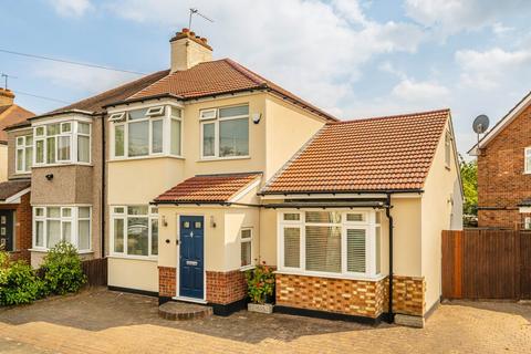 Alton Gardens, Twickenham TW2