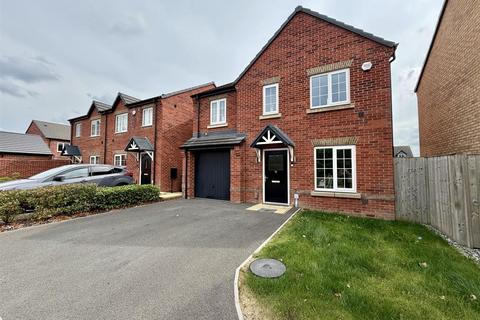 4 bedroom detached house for sale, Lavender Court, Mirfield