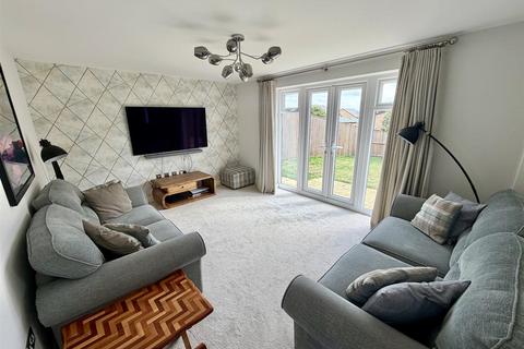 4 bedroom detached house for sale, Lavender Court, Mirfield