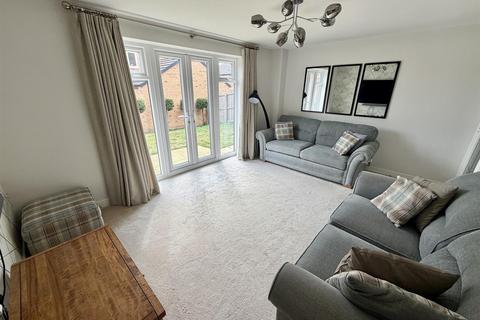 4 bedroom detached house for sale, Lavender Court, Mirfield