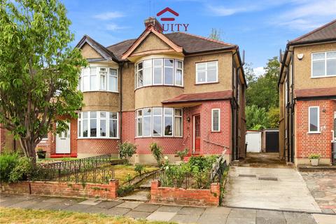 Whitethorn Gardens, Enfield, EN2
