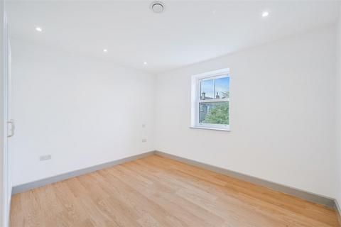 2 bedroom flat for sale, Malden Road, Cheam