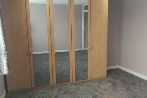 2 bedroom end of terrace house to rent, Shire Close, Leicester LE3