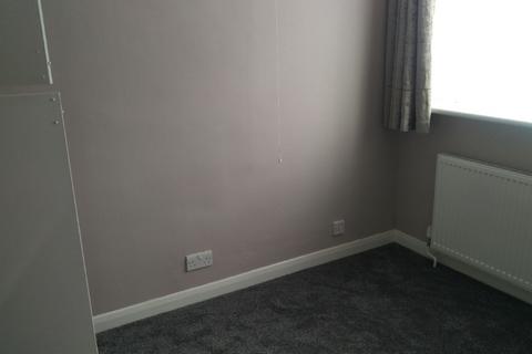 2 bedroom end of terrace house to rent, Shire Close, Leicester LE3