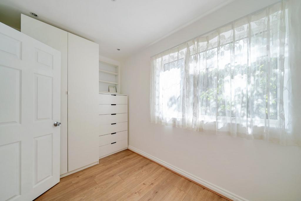 House in London - View 3